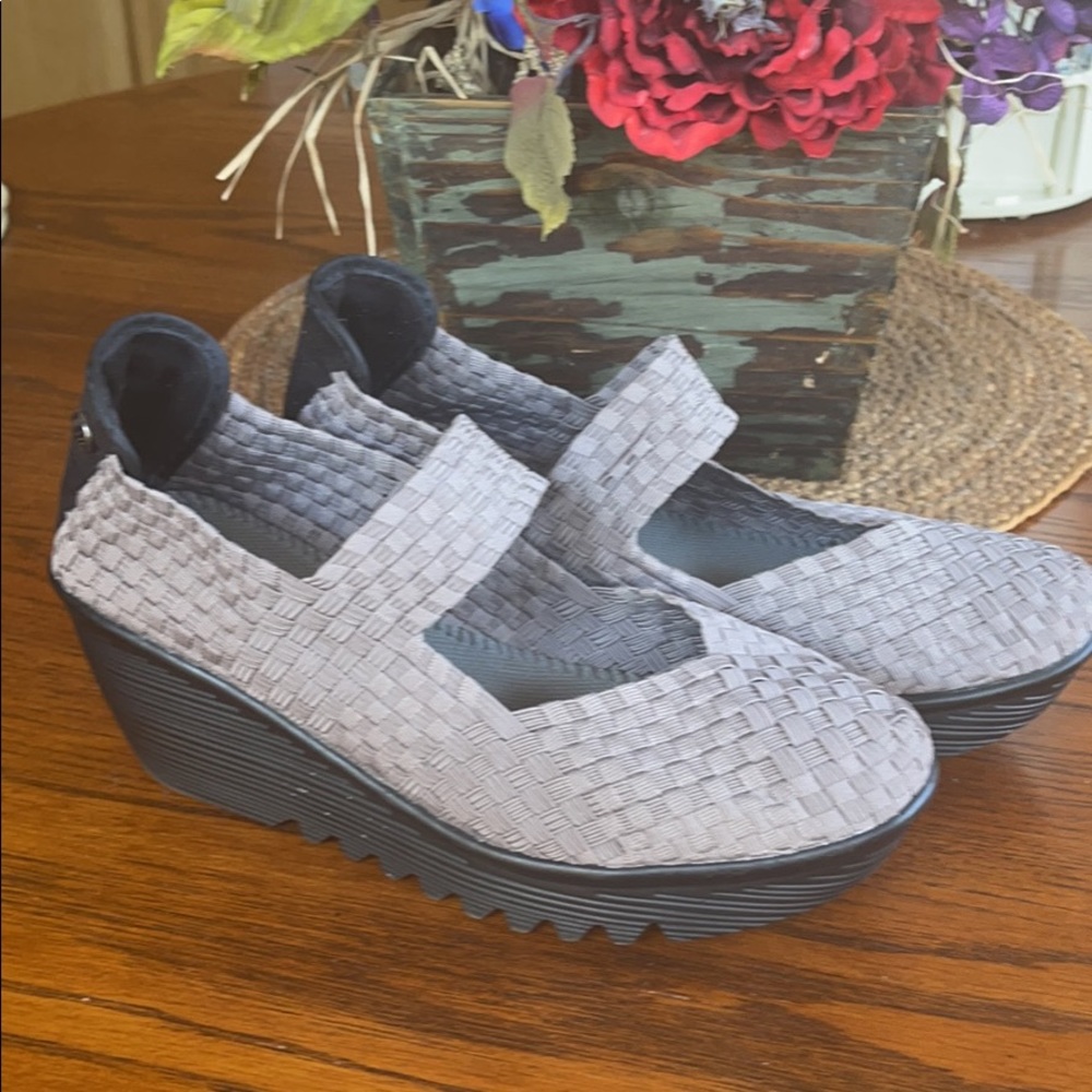Bernie mev. Wedges! Like new condition, worn once